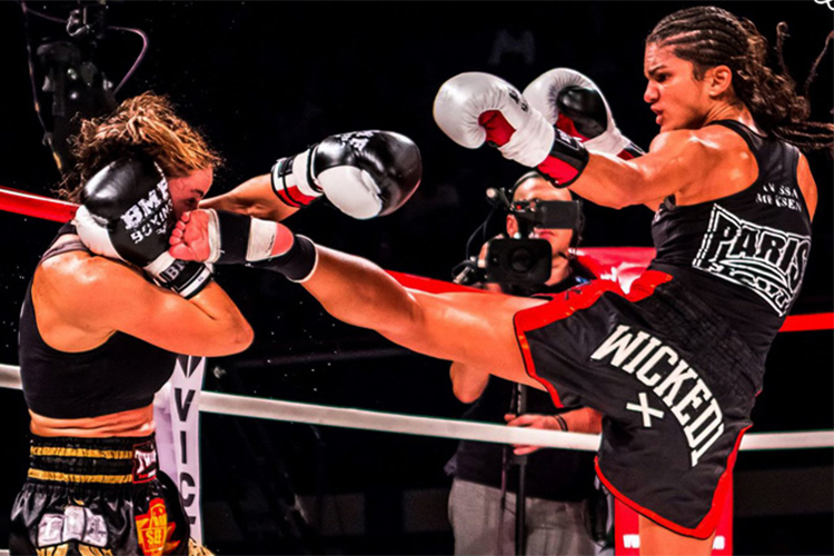Женский кикбоксинг