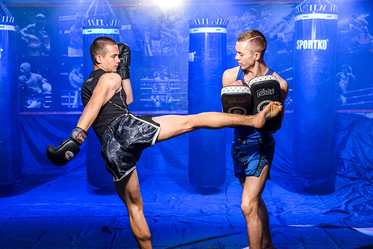 Занятия кикбоксингом