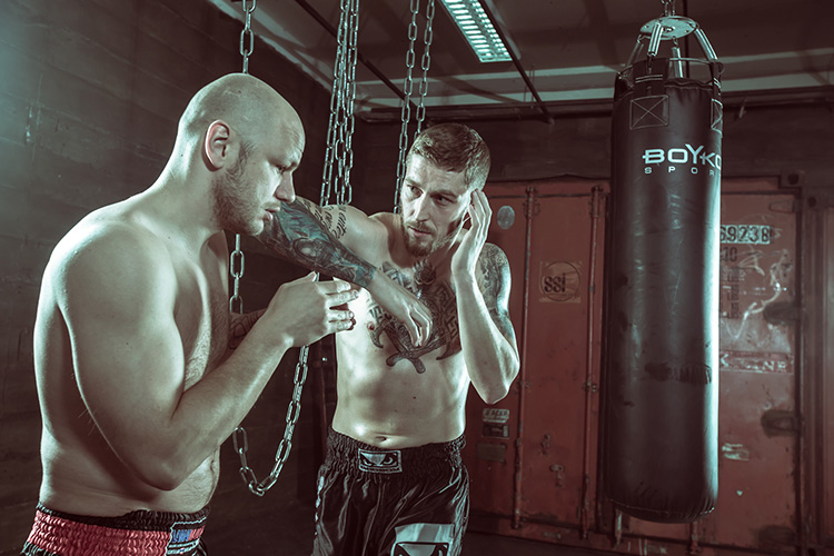 Удары локтями в тайском боксе